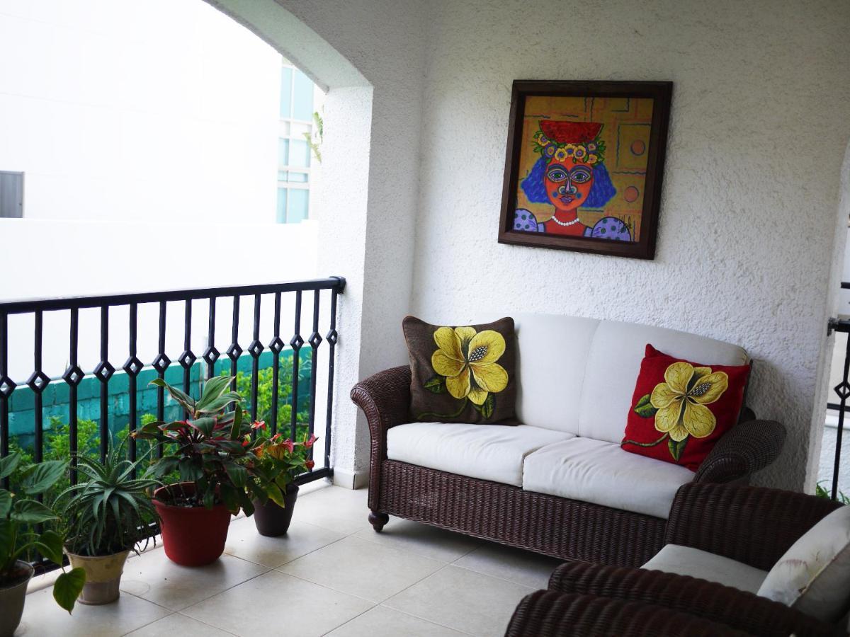 Cancun Beachfront Condo ภายนอก รูปภาพ