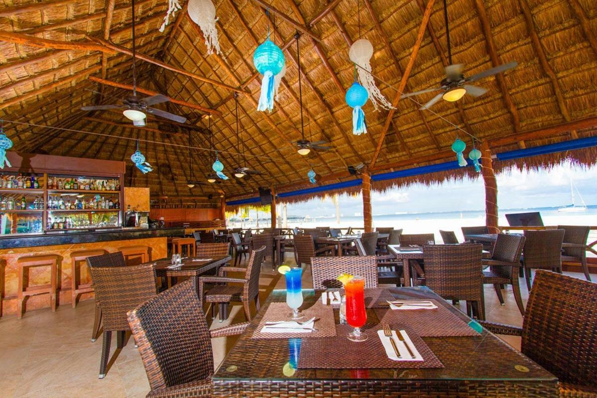 Cancun Beachfront Condo ภายนอก รูปภาพ