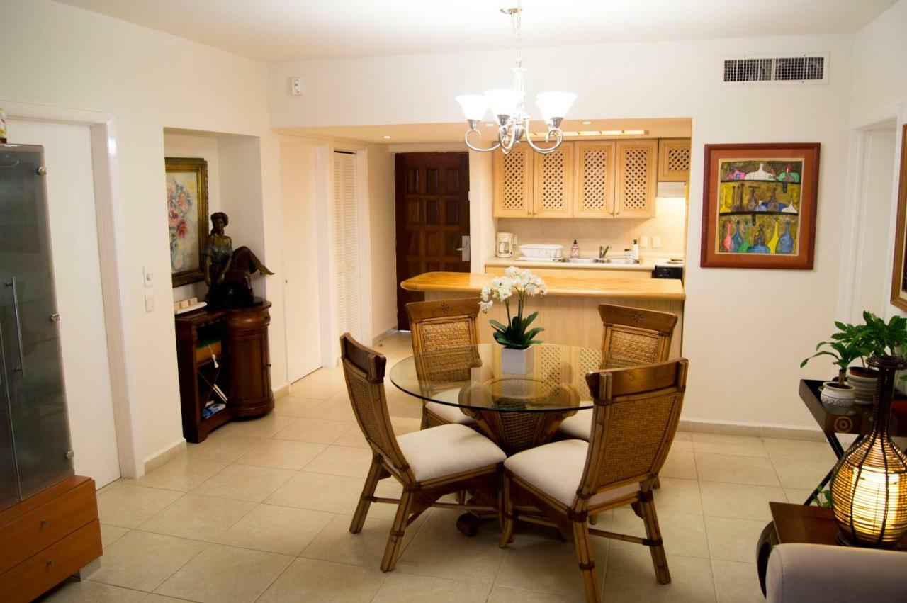 Cancun Beachfront Condo ภายนอก รูปภาพ